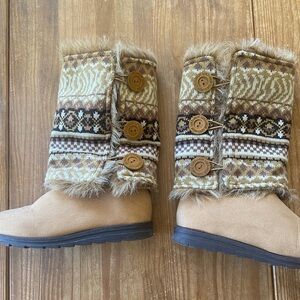 MUK LUKS 4-in-1 Tan Boot with Reversible Boot Sweater/Faux Fur